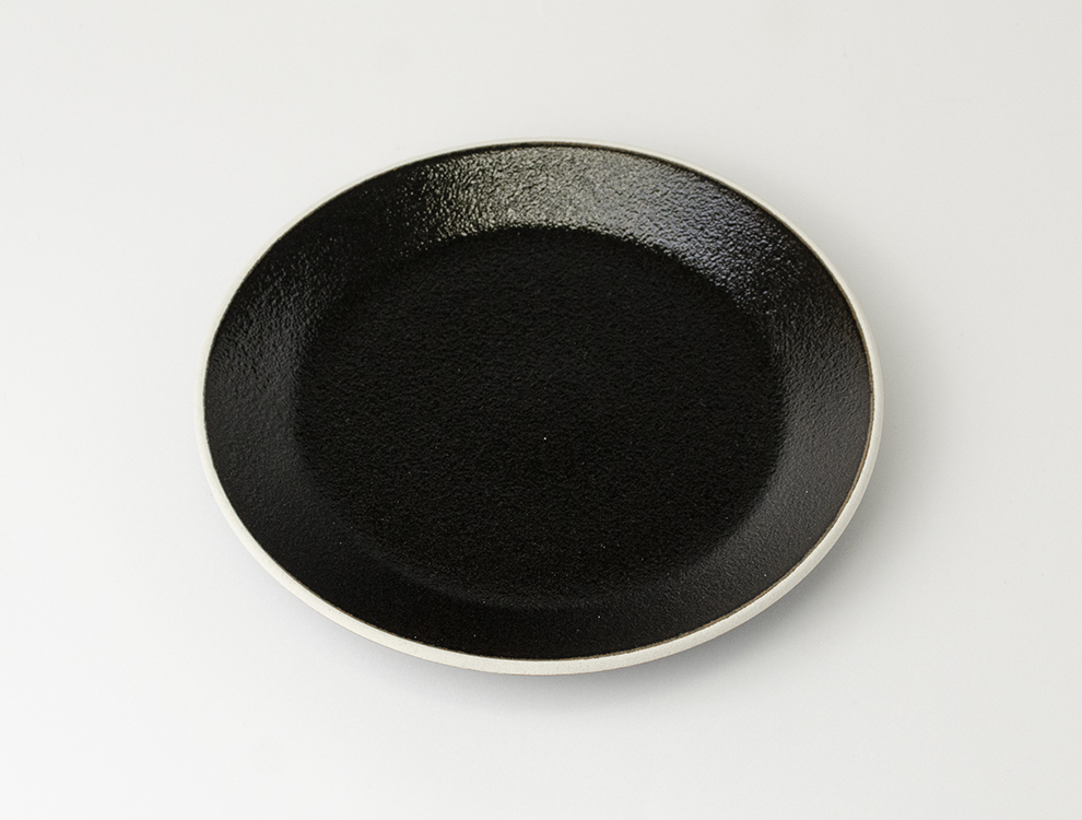 益子伝統釉_ゆず肌黒釉 5.5寸平皿のイメージ