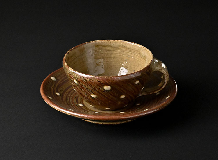島岡桂_刷毛目点文コーヒー碗皿のイメージ