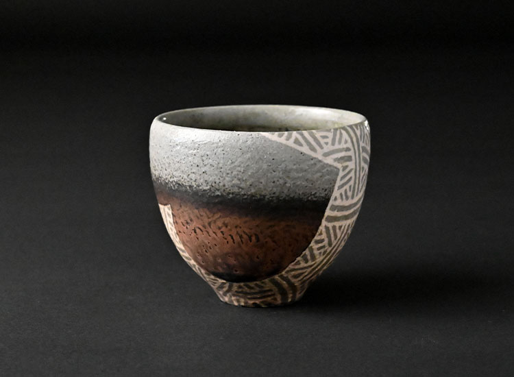 佐伯守美_象嵌釉彩直弧文ぐい吞のイメージ