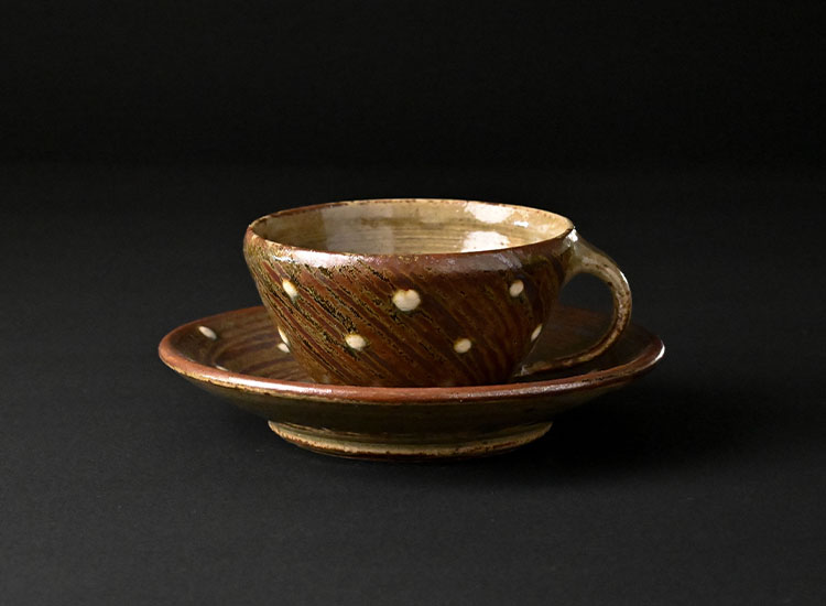 島岡桂_刷毛目点文コーヒー碗皿 イメージ