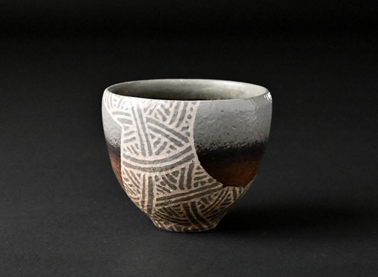 佐伯守美_象嵌釉彩直弧文ぐい吞のイメージ