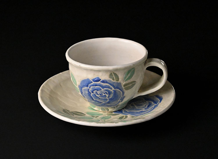 島田琴絵_薔薇文コーヒー碗皿のイメージ